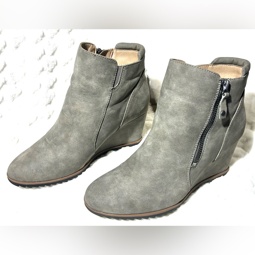 Soul Naturalizer Haley Gray zipper wedge heel Ankle Booties size 7.5 Wide